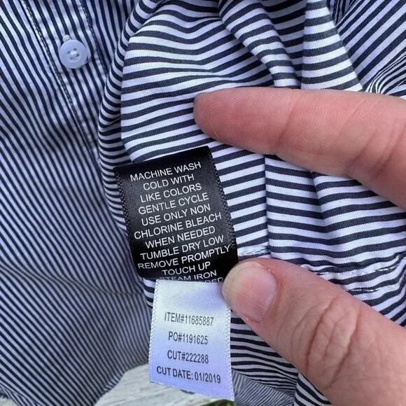 Torrid , navy and white striped button down women’s size 3 - Picture 4 of 6